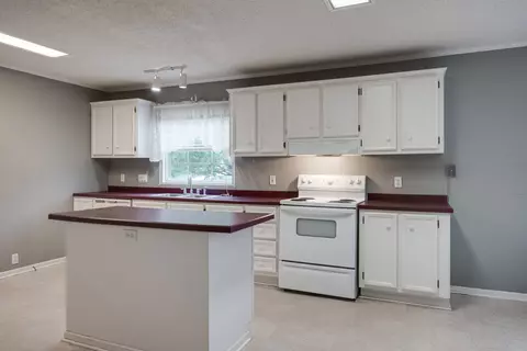 Kitchen - 1107 Hickory Pointe, Dickson, TN 37055 photo 2 of 6