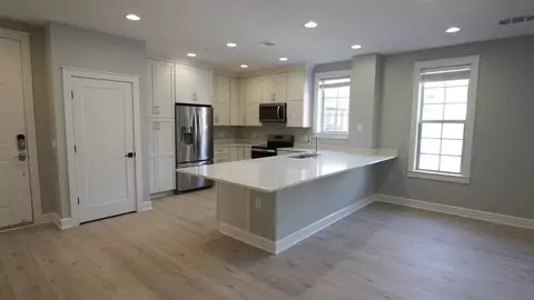 305 Seven Springs Way #204, Brentwood, TN 37027