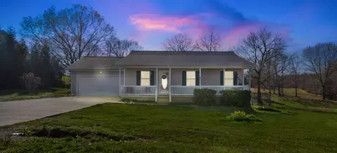 207 Bakersfield Dr, Cadiz, KY 42211