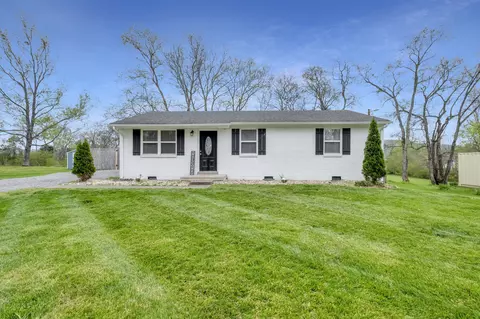 910 Turner Dr, Hartsville, TN 37074