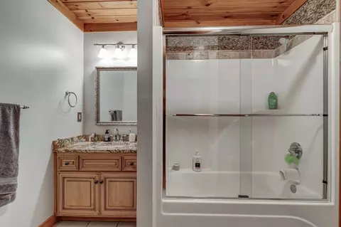 Bath - 6743 Bethlehem Rd, Springfield, TN 37172 photo 7 of 8