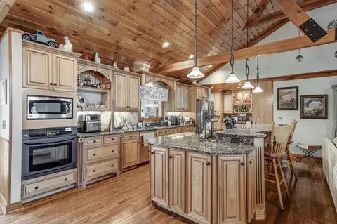 Kitchen - 6743 Bethlehem Rd, Springfield, TN 37172 photo 2 of 3