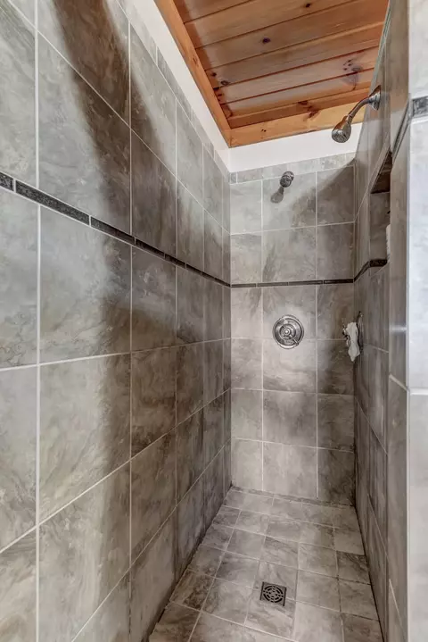 Bath - 6743 Bethlehem Rd, Springfield, TN 37172 photo 3 of 8
