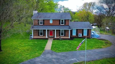 1905 Claymont Dr, Clarksville, TN 37040