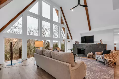 7718 Sawyer Brown Rd, Nashville, TN 37221