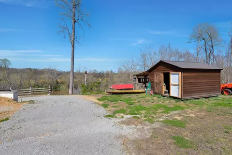 4017 Maxwell Dr, Centerville, TN 37033 photo 4