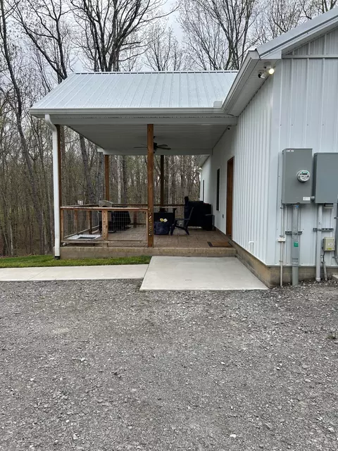 Exterior - 850 Southside Rd, Cunningham, TN 37052 photo 8 of 16