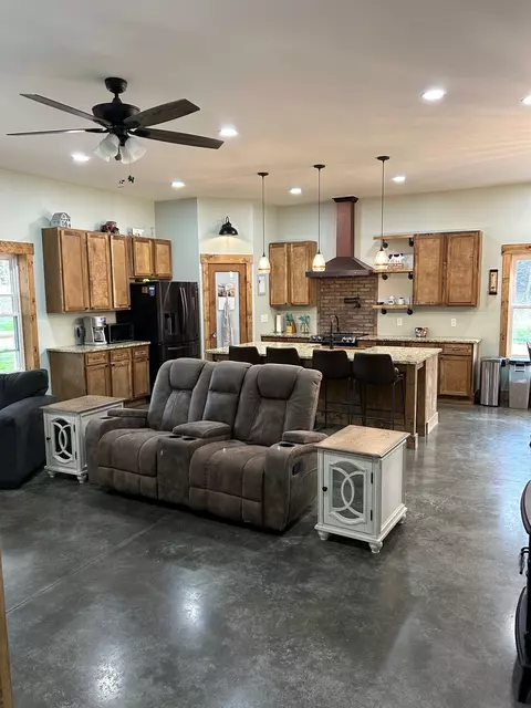 Living - 850 Southside Rd, Cunningham, TN 37052 photo 1 of 1