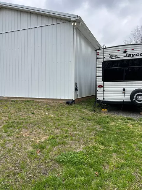 Exterior - 850 Southside Rd, Cunningham, TN 37052 photo 11 of 16