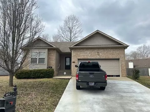 2676 Hidden Ridge Ct, Clarksville, TN 37043