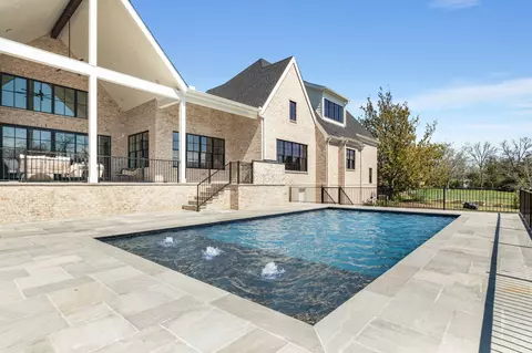 737 W Meade Dr, Nashville, TN 37205