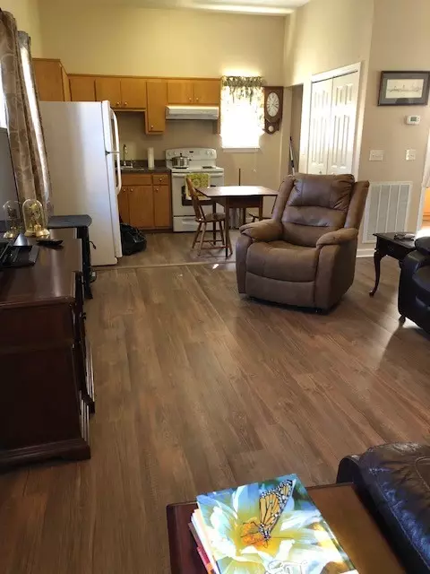 Living - 2073 Dade Cir, Dickson, TN 37055 photo 4 of 5