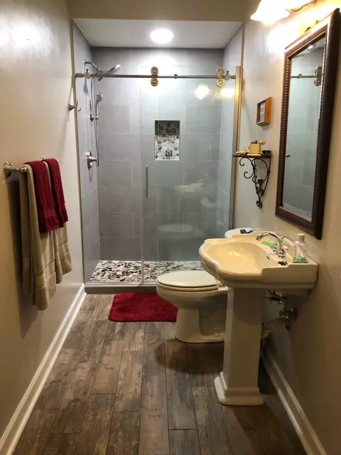 Bath - 2073 Dade Cir, Dickson, TN 37055 photo 6 of 6