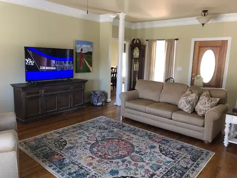 Living - 2073 Dade Cir, Dickson, TN 37055 photo 2 of 5