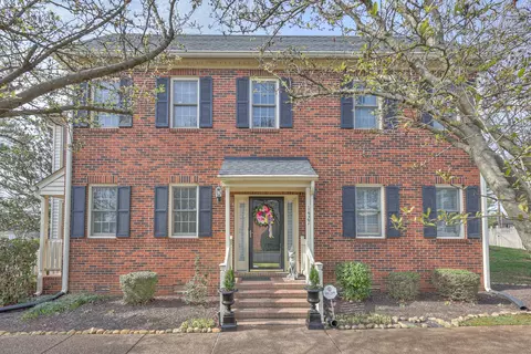 1427 Cambridge Dr, Murfreesboro, TN 37129