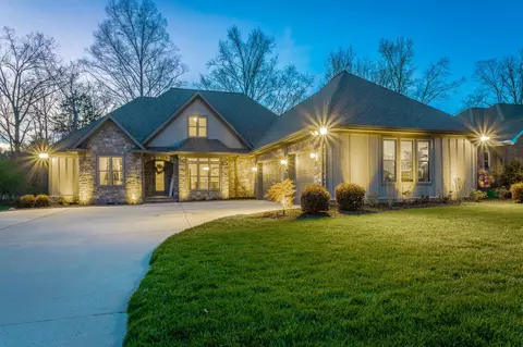 9313 Crystal Brook Dr, Apison, TN 37302