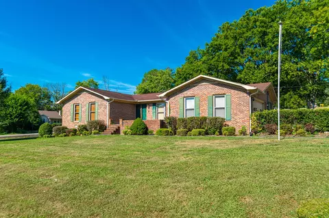 1898 Wellsbrook Dr, Fayetteville, TN 37334