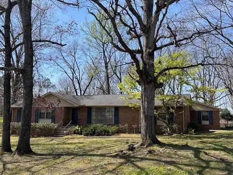101 Forrest Hills Cir, Dickson, TN 37055