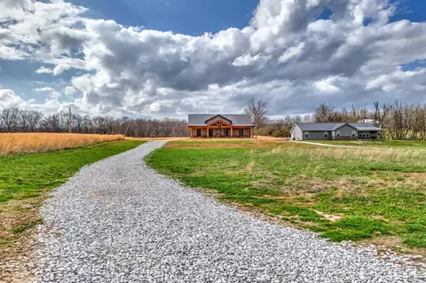Exterior - 656 E Piney Rd, Dickson, TN 37055 photo 6 of 15