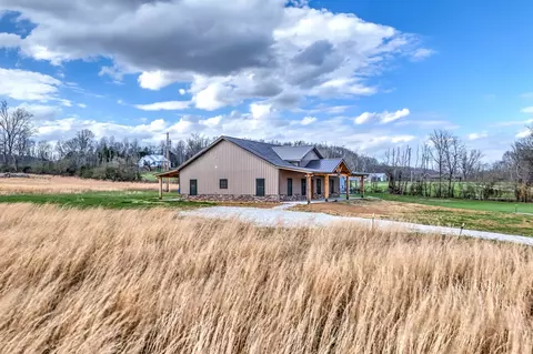 Exterior - 656 E Piney Rd, Dickson, TN 37055 photo 7 of 15