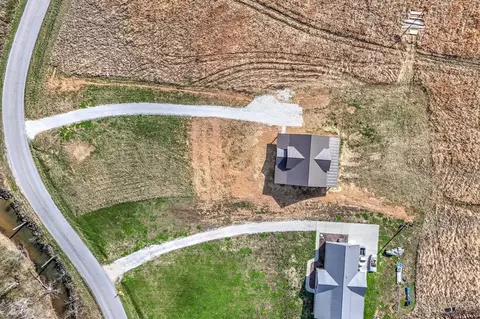 Exterior - 656 E Piney Rd, Dickson, TN 37055 photo 13 of 15
