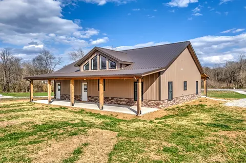 Exterior - 656 E Piney Rd, Dickson, TN 37055 photo 11 of 15
