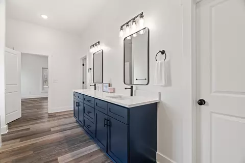 Bath - 656 E Piney Rd, Dickson, TN 37055 photo 5 of 10