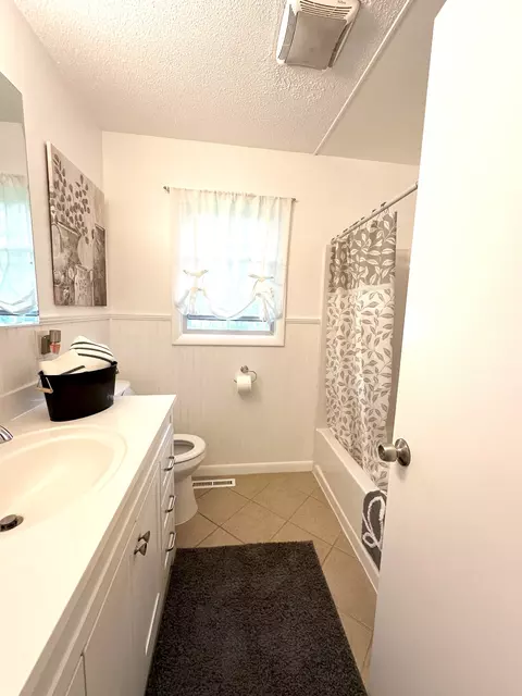 Bath - 809 Forrest Rd, Pulaski, TN 38478 photo 1 of 2