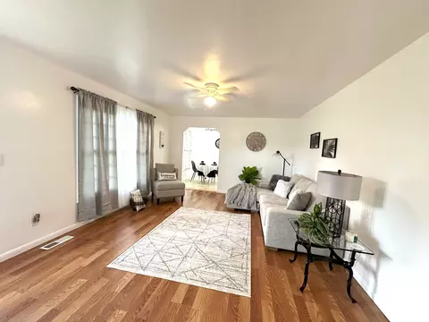 Living - 809 Forrest Rd, Pulaski, TN 38478 photo 4 of 4