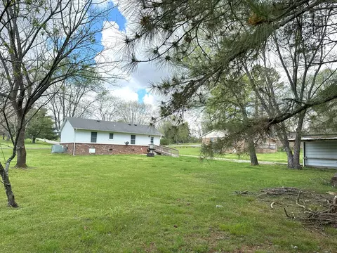 Exterior - 809 Forrest Rd, Pulaski, TN 38478 photo 3 of 10