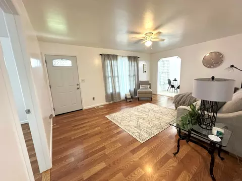 Living - 809 Forrest Rd, Pulaski, TN 38478 photo 2 of 4