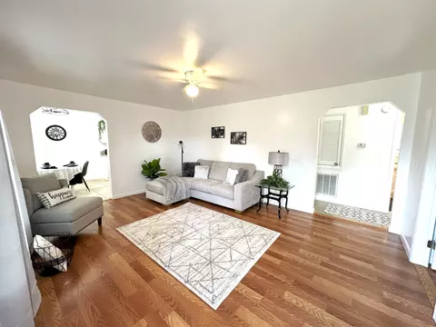 Living - 809 Forrest Rd, Pulaski, TN 38478 photo 1 of 4