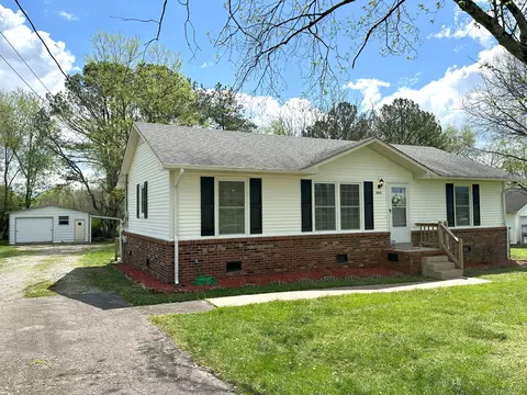Exterior - 809 Forrest Rd, Pulaski, TN 38478 photo 2 of 10