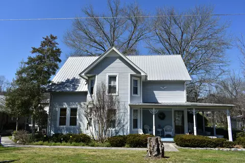 16 Cloverdale Ln, Hickman, TN 38567