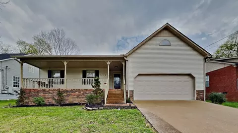 215 Valley Dr, Columbia, TN 38401