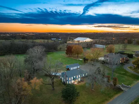 213 Spring Valley Rd, Hendersonville, TN 37075