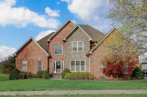 1057 Pittman Dr, Gallatin, TN 37066
