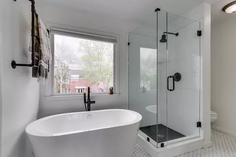 Bath - 520 Caselton Ct, Franklin, TN 37069 photo 3 of 5