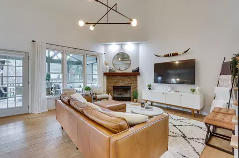 Living - 520 Caselton Ct, Franklin, TN 37069 photo 1 of 4