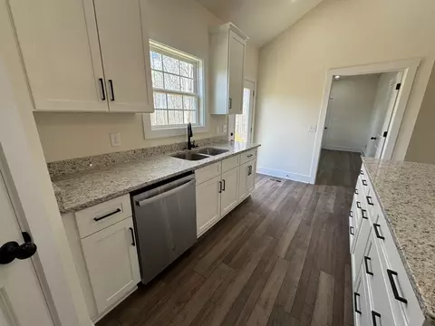 Kitchen - 103 Laurel Hills Ct, Dickson, TN 37055 photo 3 of 4