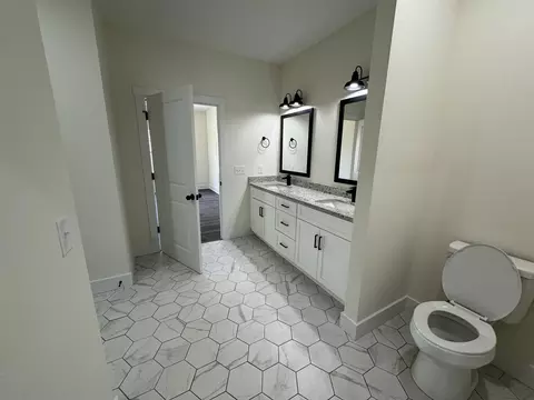 Bath - 103 Laurel Hills Ct, Dickson, TN 37055 photo 3 of 5