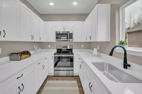 Kitchen - 146 Eno Rd, Dickson, TN 37055 photo 3 of 3