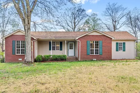 135 Carl Taylor Rd, Tennessee Ridge, TN 37178