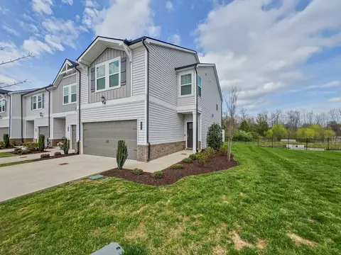 1251 W End Station Dr, Lebanon, TN 37087