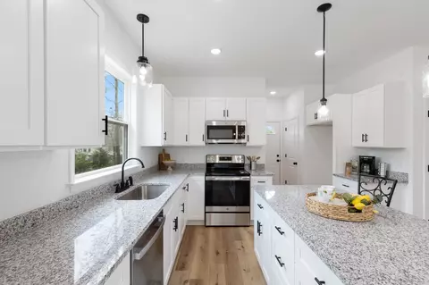 Kitchen - 103 Silver Leaf Cir, Dickson, TN 37055 photo 5 of 9