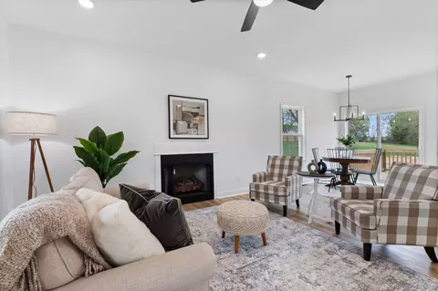 Living - 103 Silver Leaf Cir, Dickson, TN 37055 photo 4 of 5