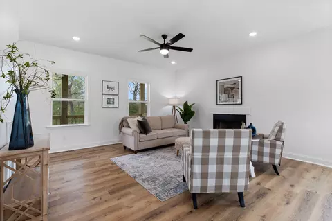 Living - 103 Silver Leaf Cir, Dickson, TN 37055 photo 3 of 5