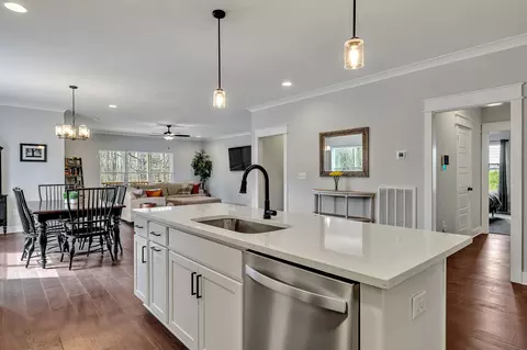 Kitchen - 1020 Stonebrook Dr, Dickson, TN 37055 photo 7 of 8