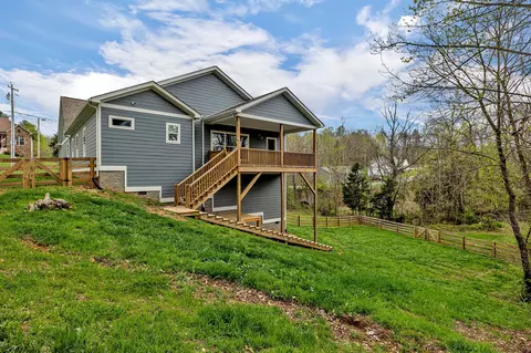 Exterior - 1020 Stonebrook Dr, Dickson, TN 37055 photo 11 of 13