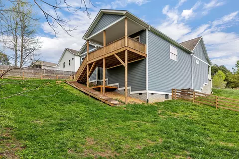 Exterior - 1020 Stonebrook Dr, Dickson, TN 37055 photo 10 of 13